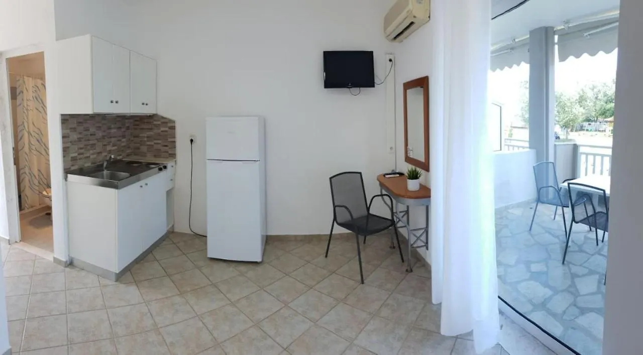Camping Linaraki Apartments & Bungalows Szikiá
