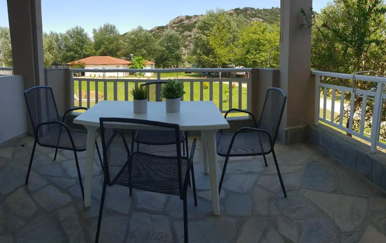 Camping Linaraki Apartments & Bungalows Szikiá Görögország